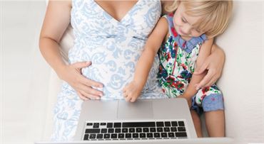 Mateřskou nebo ošetřovné už vyřídíte přes internet. Papírování skončí