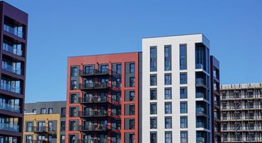 Nových bytů bude víc, jenže dražších. Bydlení ve vlastním se vzdaluje