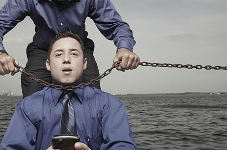 Polská lekce: Jak se kroutí krkem penzijním fondům