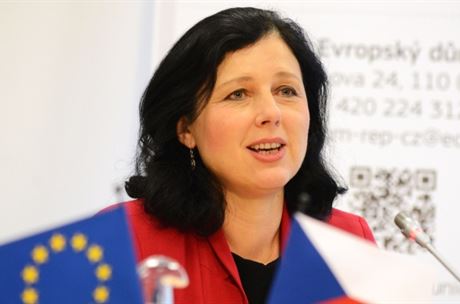 Věra Jourová: Nižší penze žen? Facka těm, kteří se starají