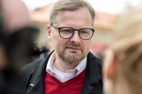 Fiala maluje vzdušné zámky. Léčba financí bude bolet