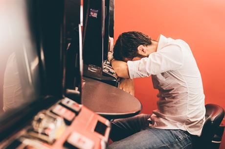 Gambleři jsou taky lidi. Kolik nás stojí hazard?