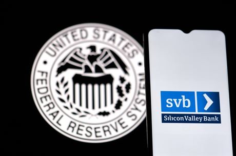 Krach Silicon Valley Bank pro úplné laiky. Opakuje se snad rok 2008?