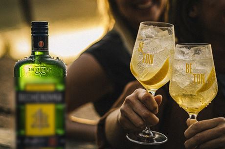 Becherovka bude polská, úřad svolil ke spojení české značky s nápojářským gigantem