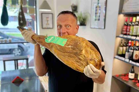 Šunkový misionář v Česku. Jamón přežije kolaps světa i úředníky, chválí si český cortador