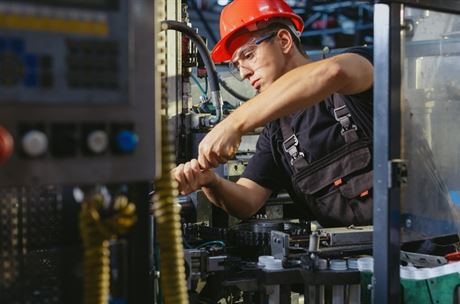 Zmar českého průmyslu? V prosinci rostl, ale ke dnu ho dál táhne autoprůmysl