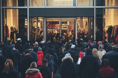 Kde se vzal Black Friday a proč se mu říká „černý“? Novodobé nákupní šílenství v kvízu
