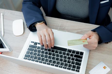 Podnikatelské účty 2025: Vyplatí se vám? Přehled výhod, poplatků a nabídek bank