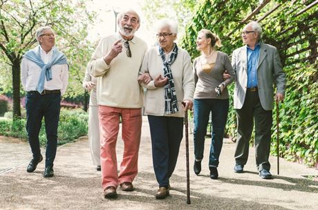 Realita českého stáří se mění. Spoléhat na stát, rodinu, nebo sebe?