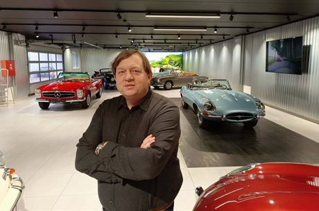 Splněný sen a smělý byznys plán. Fošum Cars v malé vsi oživuje legendy automobilismu