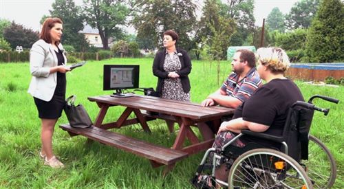 Nemoc, půjčka, dluh. Zachrání si střechu nad hlavou?