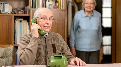 „Úředník“ volá s lepším důchodem. Podvodníci před Vánoci přitvrzují