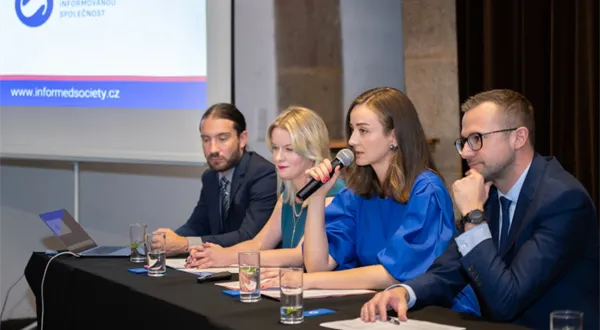 Za boj proti dezinformacím a pro odolnou demokracii. Vzniká Centrum pro informovanou společnost