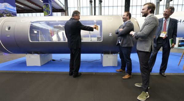 Společnosti Hardt a Zeleros uzavřely na konferenci TBB strategické partnerství s cílem urychlit zavedení hyperloopu do provozu