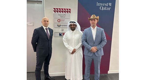 Předseda česko-katarského výboru Vladimír Cnota navštívil prostory nové kanceláře v Kataru a poskytl rozhovor místním médiím