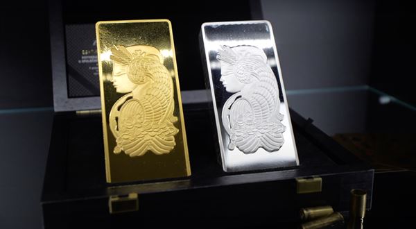 Zlato vs. stříbro: Do kterého kovu se vyplatí investovat?
