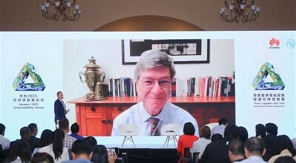 Huawei Fórum o udržitelnosti: Jeffrey Sachs podpořil řešení výzev udržitelného rozvoje pomocí technologií