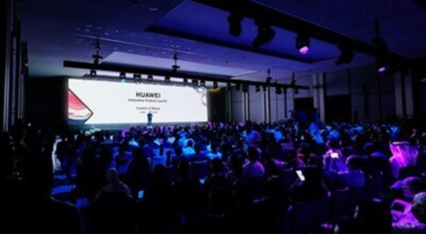 Společnost Huawei představila v Dubaji nové chytré kancelářské a audio produkty podporující kreativitu