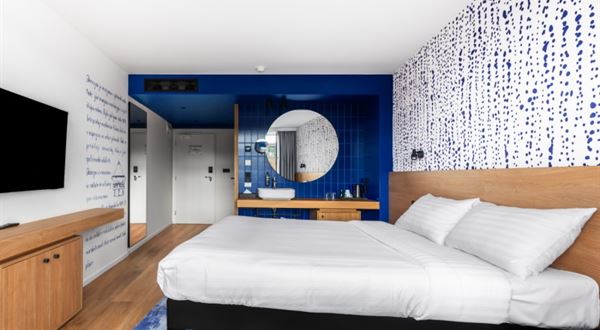 Tradiční motivy a moderní komfort v nově otevřeném hotelu ibis Styles Rožnov pod Radhoštěm