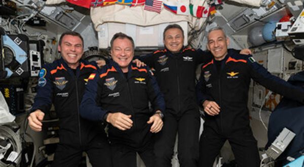 Astronauti z mise Ax-3 zakončili první čistě evropskou komerční misi na ISS přistáním v oceánu