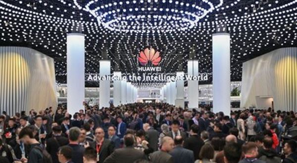 Huawei rozvíjí inteligenci, operátoři vstupují do prvního roku komerčního provozu 5.5G