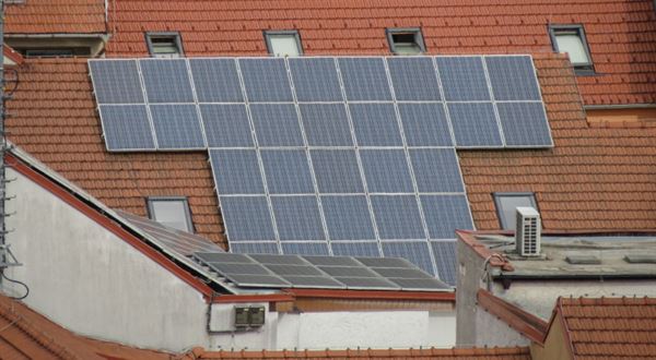 Jak (chytře) investovat do fotovoltaiky v družstvu nebo SVJ?