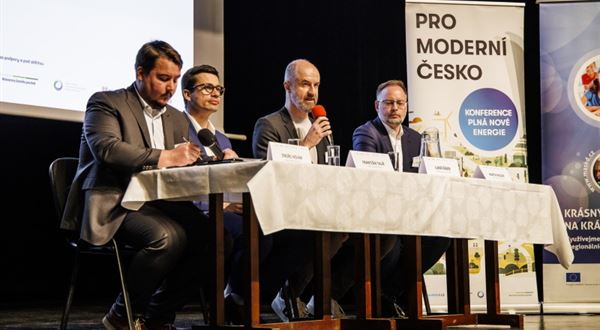 Dvůr Králové hostil konferenci ze série Pro moderní Česko: efektivita a přijetí projektů obnovitelných zdrojů závisí na komunikaci s komunitami a zapojení místních obyvatel