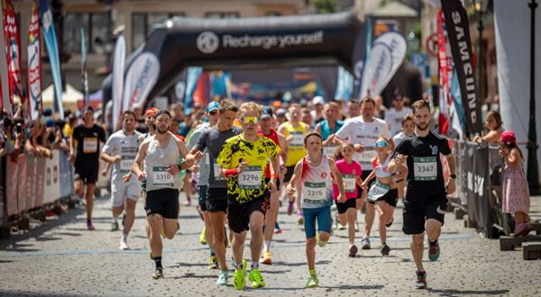 Slunce, úsměvy, a běh. To všechno se spojilo při ČEZ RunTour Plzeň