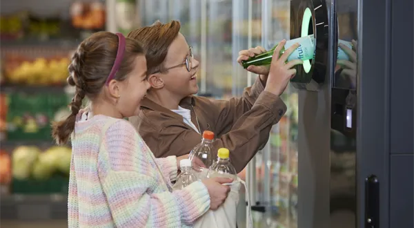 Nově zálohuje už i Polsko. Česko zůstává jedinou středoevropskou zemí bez zálohového systému pro PET lahve a plechovky