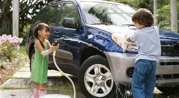 Luxusní tanky na silnici: kolik stojí prémiová SUV?