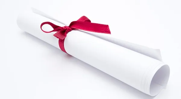 Absolventi, pozor! Víte, od kdy platit zdravotní a sociální pojištění?