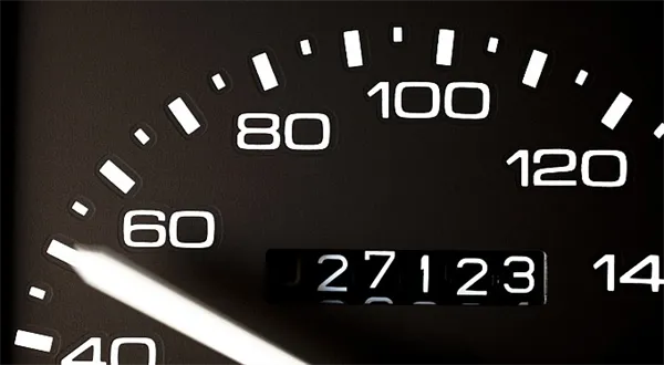 Omlazená auta, přetočené tachometry: ojetá auta dražší o desetitisíce