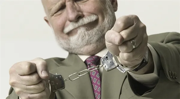 Daňová sleva pro pracující důchodce: jak o ni nepřijít a nedostat se do maléru