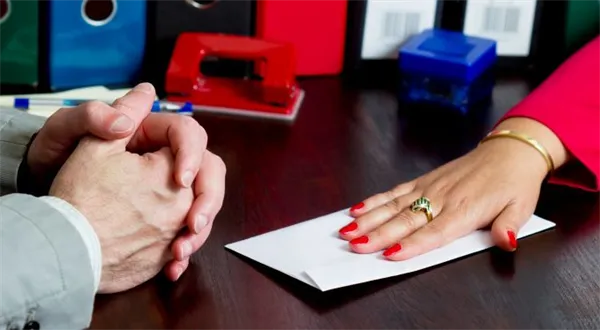 Jak škodí korupce a daňové úniky ekonomice? Méně, než si myslíte