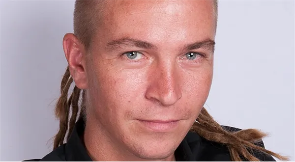 Volební speciál: Vaše peníze. Jak s nimi chtějí hospodařit Ivan Bartoš a Česká pirátská strana