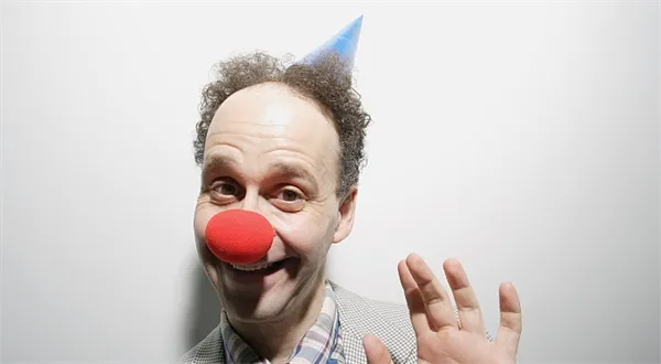 Stranám dáme půl miliardy ročně, další stamiliony mají „za volby“. Komu pošlete svoji stovku?