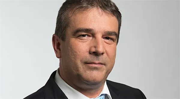 Volební speciál: Vaše peníze. Jak s nimi chtějí hospodařit Zdeněk Štengl a Zemanovci