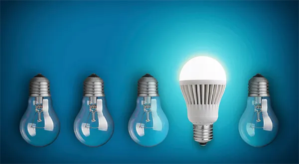 Nový trik podomních prodejců. Levná žárovka vyjde draho