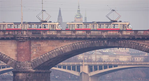 Pražákům zlevní MHD o tisícovku ročně. Málo! Ať jezdí zadarmo