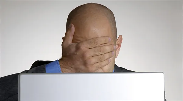 Poslali jste peníze na špatný účet? Poradíme, jak je dostat zpátky