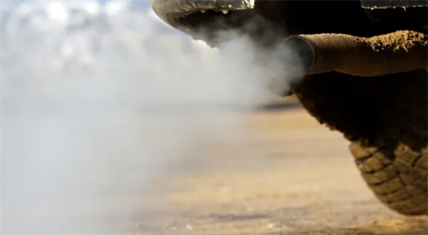 Auta a ekodaň: Platit budou chudí, smrdět to tu bude stejně