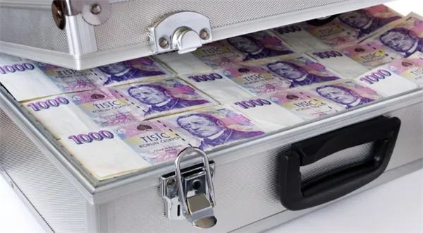 Průběžný účet za likvidaci Harvardského holdingu: Zatím sto milionů