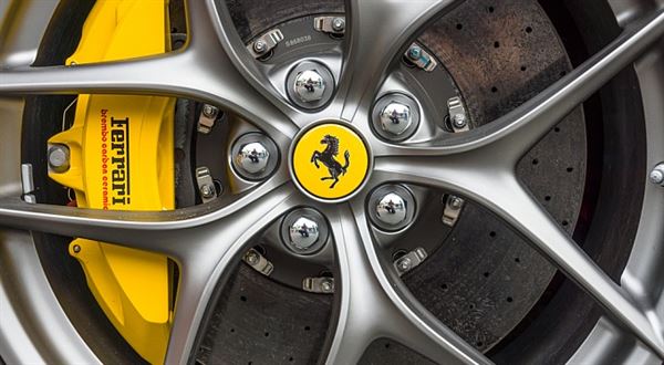 Ferrari na burze: Investovat na plný plyn? 