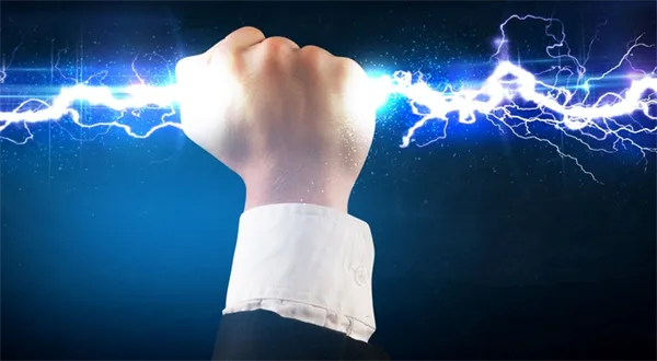 Elektřina na burzách zběsile zlevňuje. Vyděláváte i vy? 