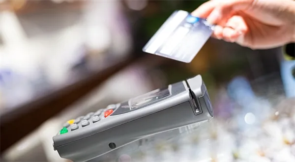 Platební terminály pro podnikatele stále dostupnější. Na kolik vyjdou?