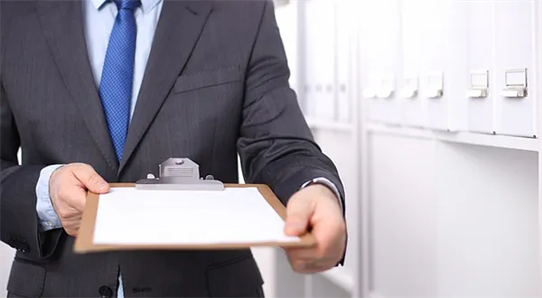 Podomní prodej elektřiny: Jak vypovědět smlouvu, když jste podepsali