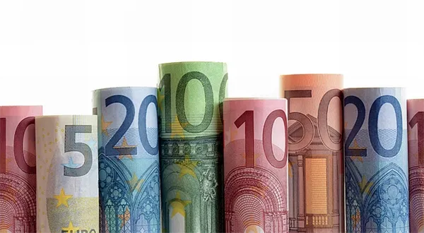 Výběry z bankomatu v zahraničí: Poradíme, jak ušetřit