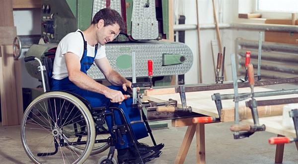 Zaměstnávání zdravotně postižených: Kolik přispěje stát