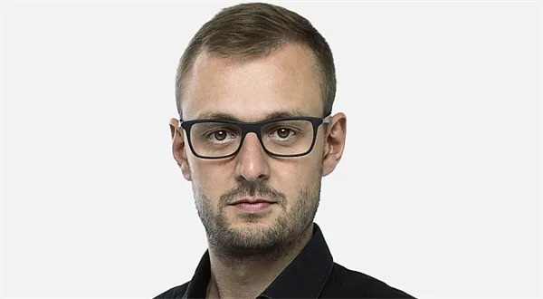 V kancelářích pracují lidi, ne roboti