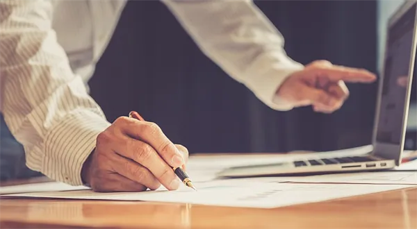 Akcie. Bilance roku 2016. Kam investovat v roce 2017